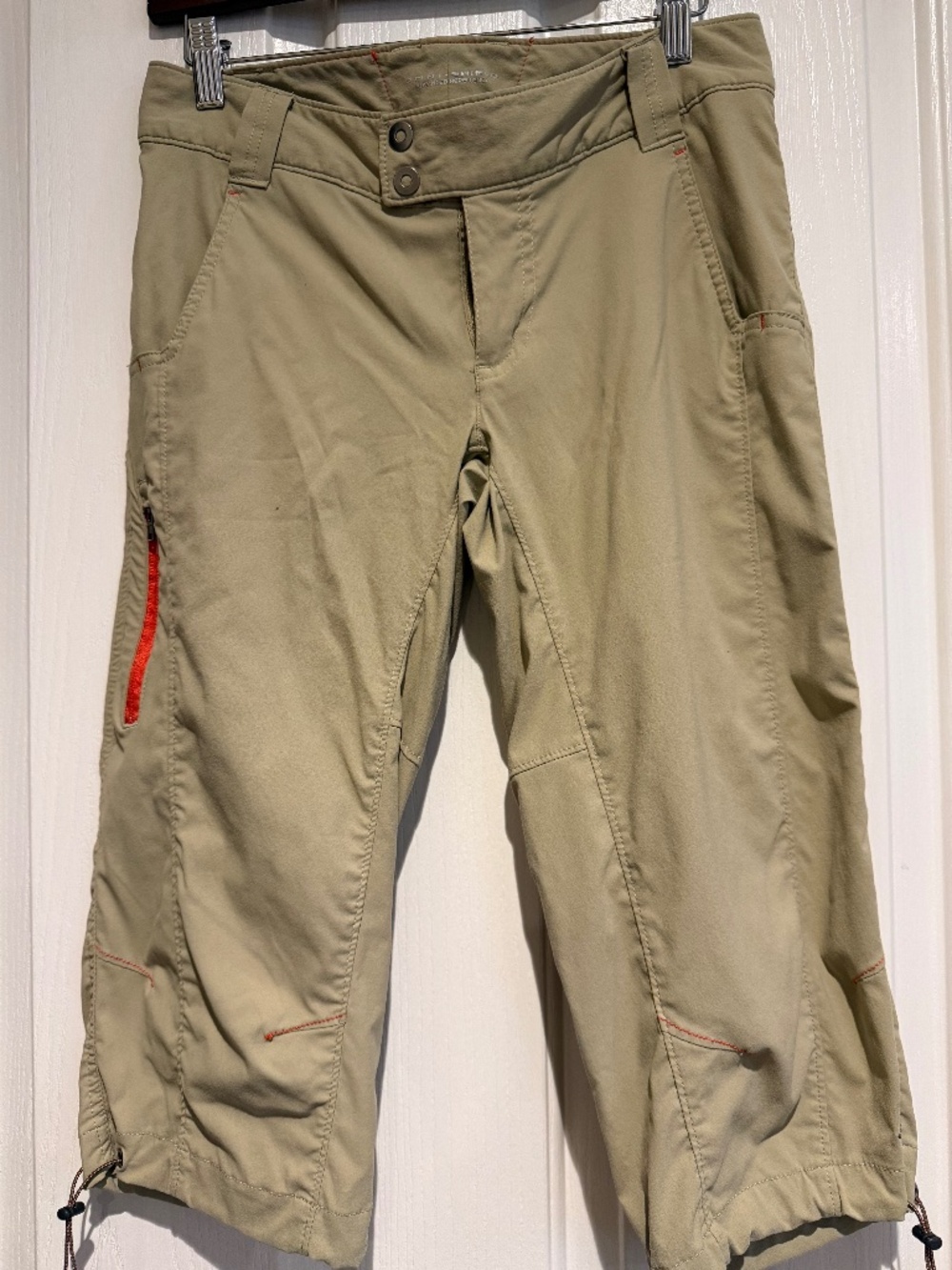 Columbia Omni Shield capri hiking pants w/ drawstring leg. Advance repellency.